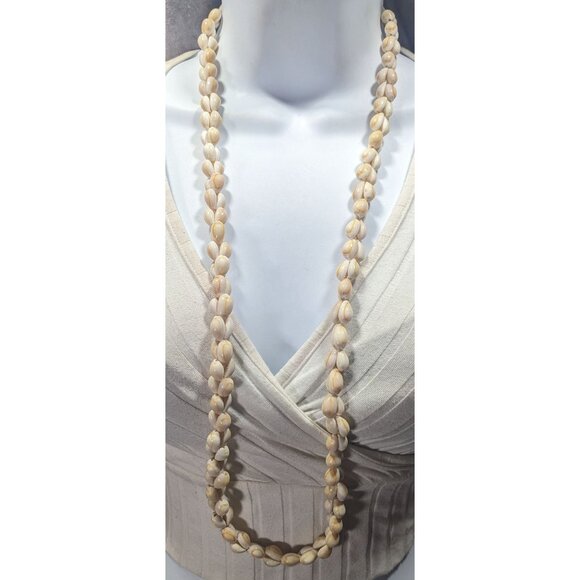 Vintage Summery Beach Themed Cowrie Shell Necklace - Picture 2 of 5